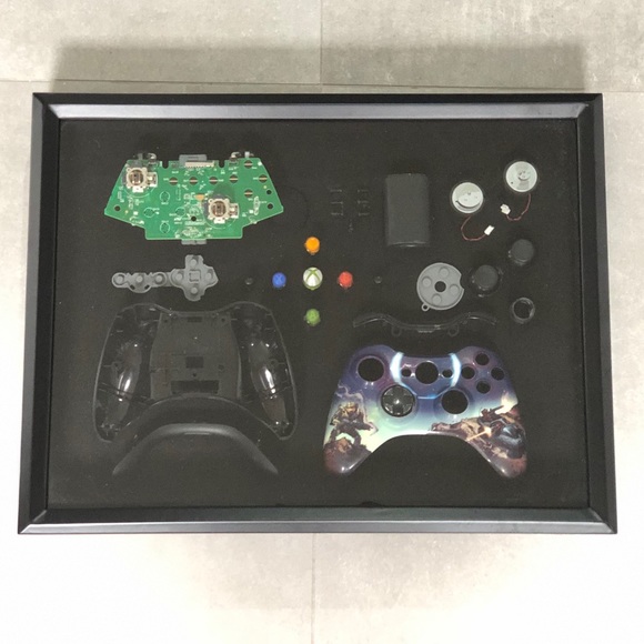 Xbox controller in shadow box - Picture 2 of 4